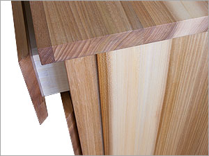 Sideboard. Rollschrank. Schublade Detail. Frontbrett seitlich als Griffleiste hinterschnitten.