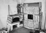 bigPic 52 KB - Grundofen. Bei der zweischaligen Bauweise wird der massive Kern der die Züge bildet, von einer freistehenden dünnen Schale umgeben.